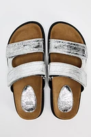 METALLIC EFFECT FLAT SANDALS