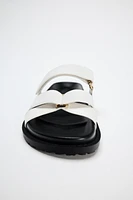 CONTRASTING FLAT SANDALS