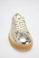 METALLIC LOOK SNEAKERS