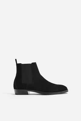 POINTED TOE LEATHER CHELSEA BOOTS