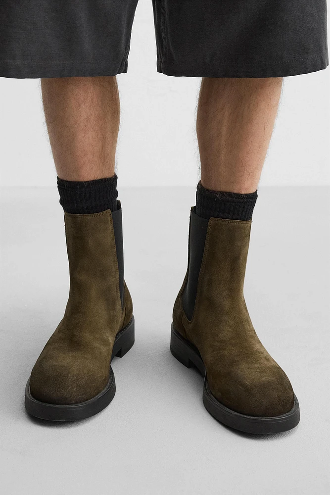 LEATHER CHELSEA BOOTS LIMITED EDITION