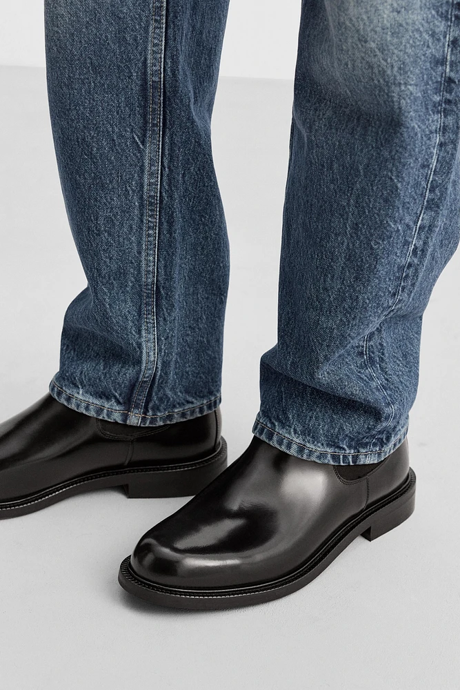 LEATHER CHELSEA BOOTS