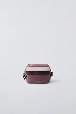 CONTRASTING GYM TOILETRY BAG