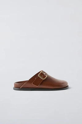 LEATHER CLOG WITH SIDE BUCKLE