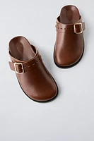 LEATHER CLOG WITH SIDE BUCKLE