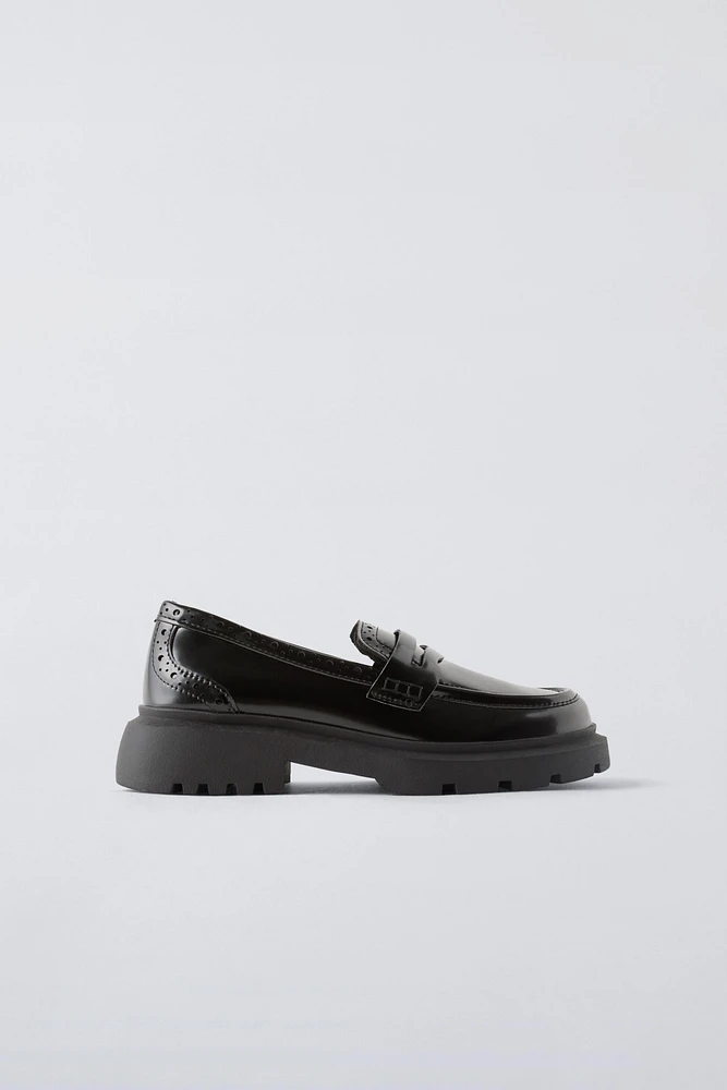 DIE-CUT LOAFERS