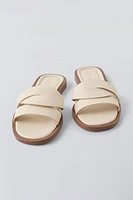 FLAT CROSSED-STRAP SANDALS