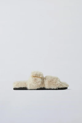 FAUX FUR BUCKLED SLIPPERS