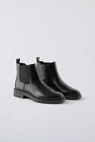 CHELSEA BOOTS