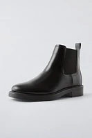 CHELSEA BOOTS