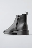 CHELSEA BOOTS