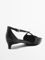 Heeled shoes with instep straps