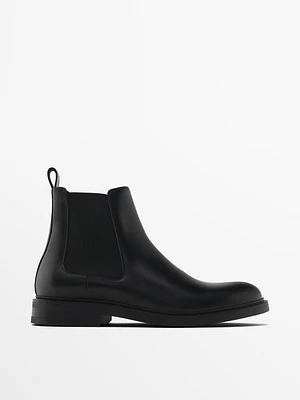 Ankle boots with side stretch panel