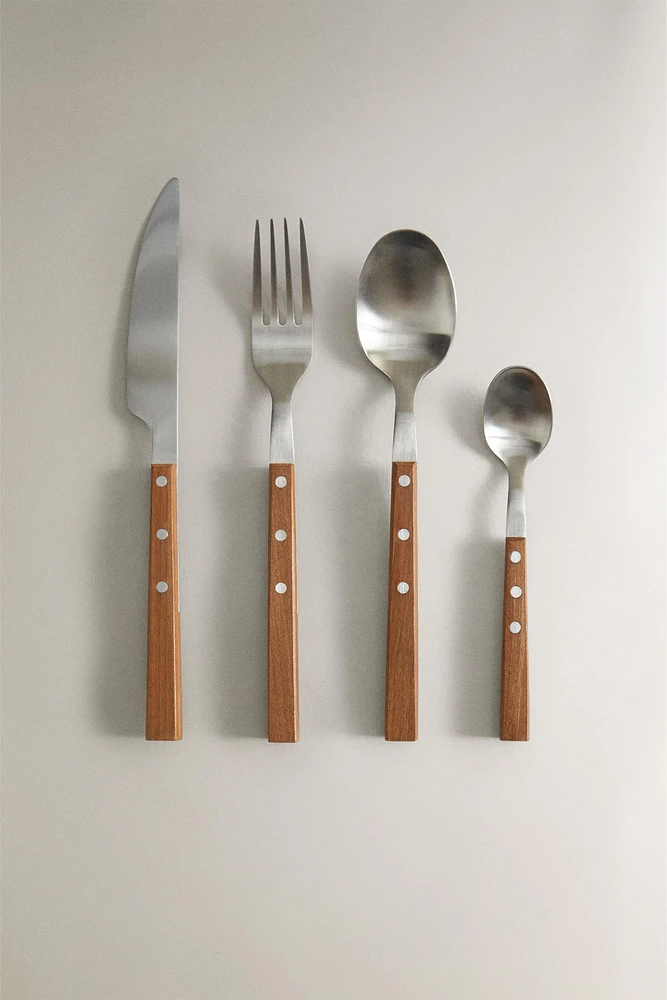 4-PIECE FLATWARE SET WITH WOODEN HANDLE