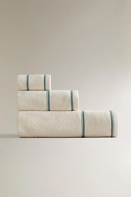 BATH TOWEL WITH CONTRAST BORDER