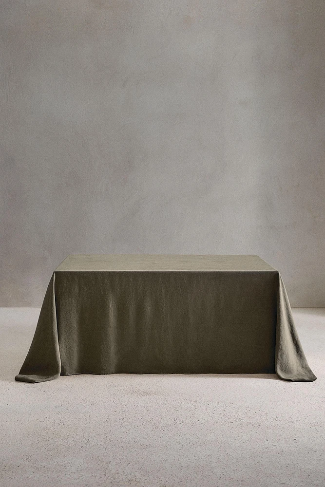 TABLECLOTH 01