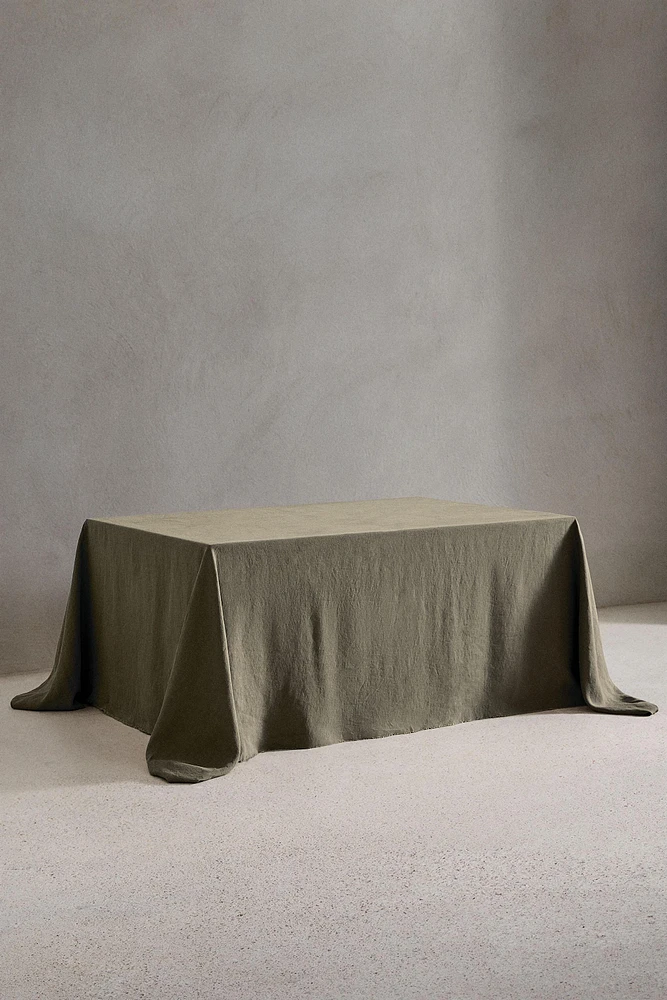 TABLECLOTH 01