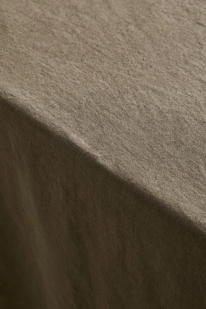 TABLECLOTH 01