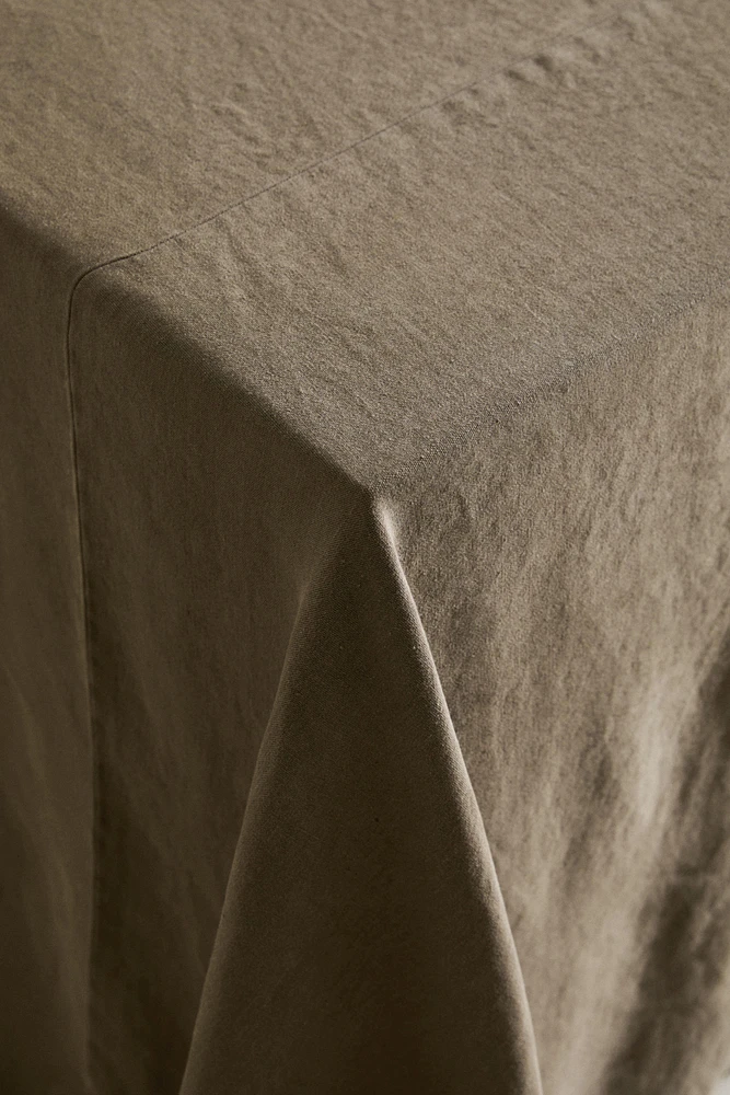 TABLECLOTH 01
