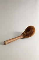 COCONUT FIBER BRUSH WITH WOODEN HANDLE