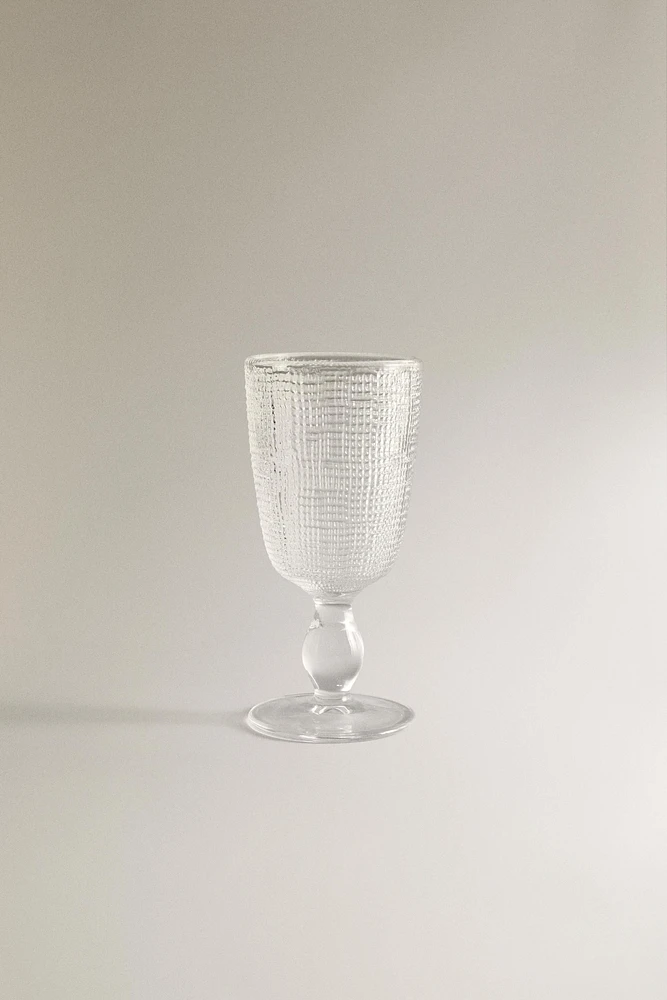 RAISED DESIGN WINE GLASS