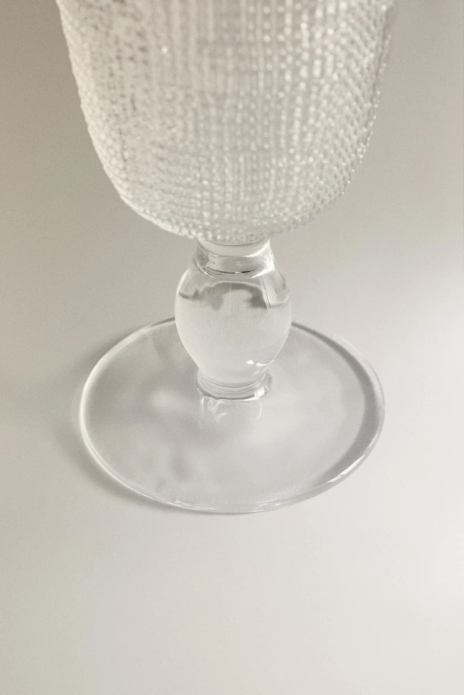 RAISED DESIGN WINE GLASS