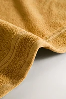 TOWEL WITH RIBBED BORDER