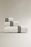 TOWEL WITH CONTRASTING BORDER