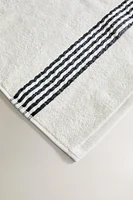 TOWEL WITH CONTRASTING BORDER