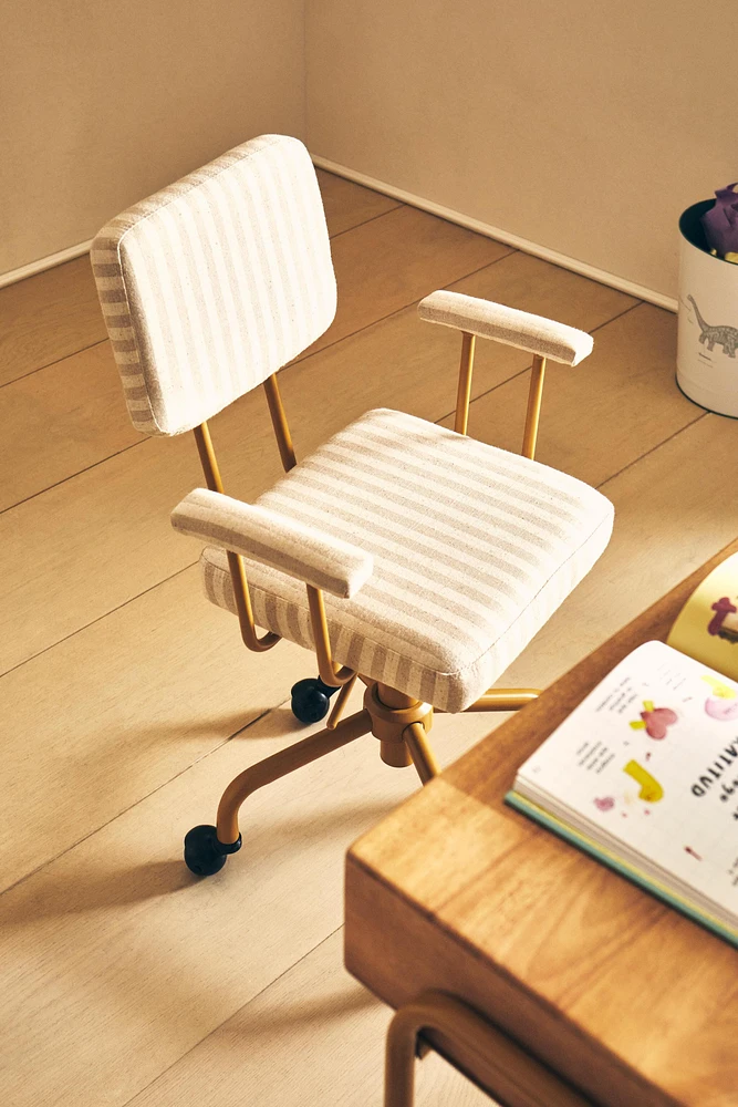 CHILDREN’S DESK CHAIR WITH METAL WHEELS