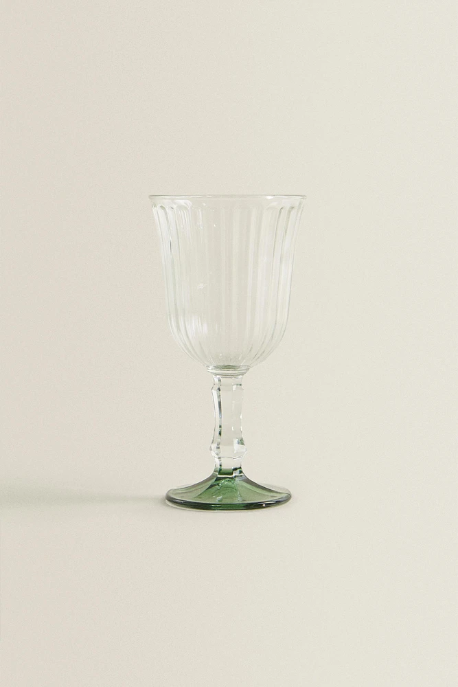 RAISED DESIGN WINE GLASS