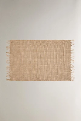 FIBER PLACEMAT WITH FRINGING