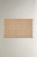 FIBER PLACEMAT WITH FRINGING