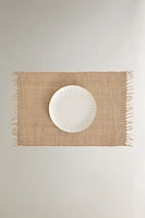 FIBER PLACEMAT WITH FRINGING