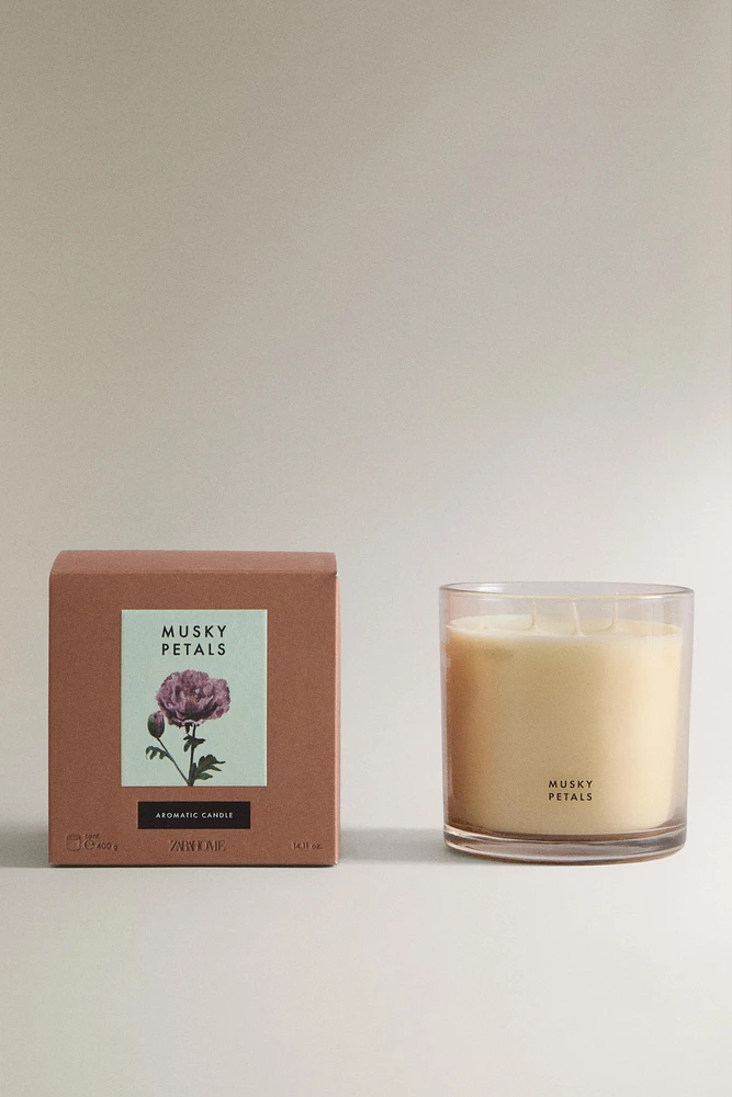 (400 G) MUSKY PETALS SCENTED CANDLE