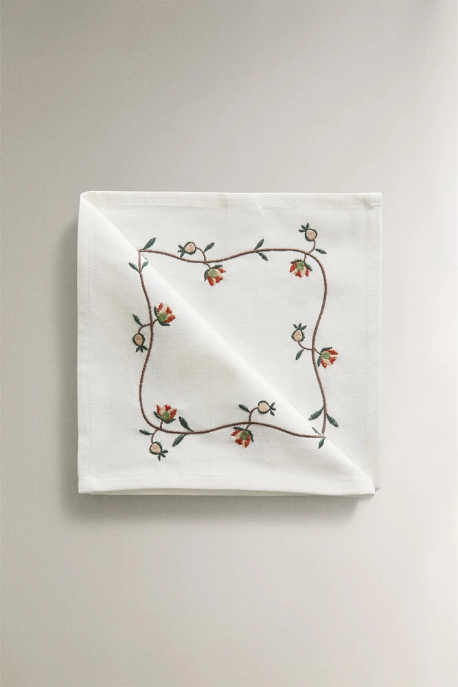 FLORAL EMBROIDERY NAPKINS (PACK OF 2)