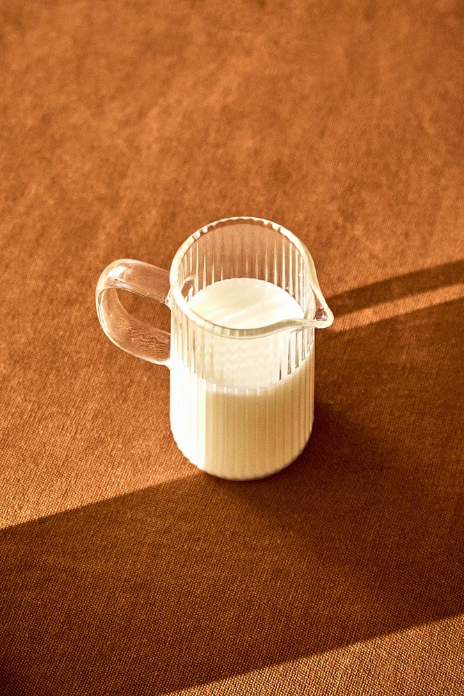 RAISED BOROSILICATE MILK PITCHER