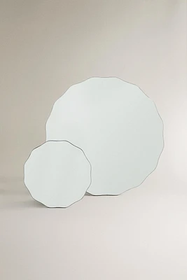 WALL MIRROR WITH WAVY EDGE