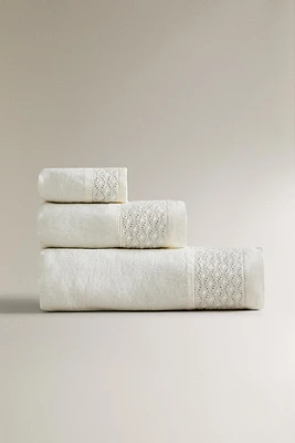 EMBROIDERED LINEN TOWEL