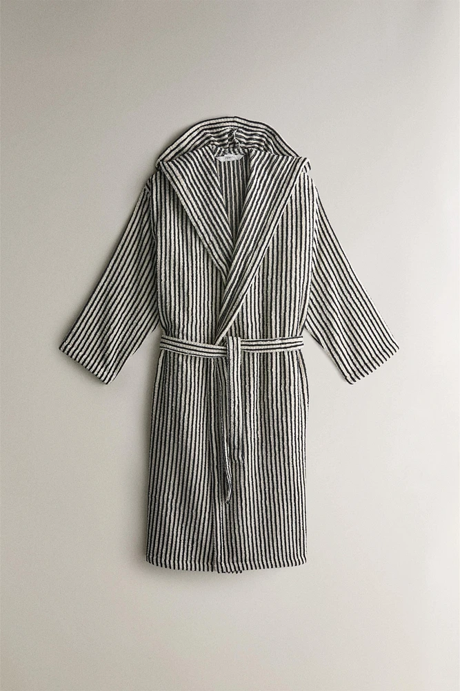 STRIPED HOODED BATHROBE