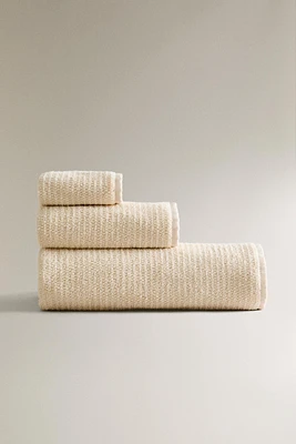 TEXTURED BATH TOWEL WITH LINES