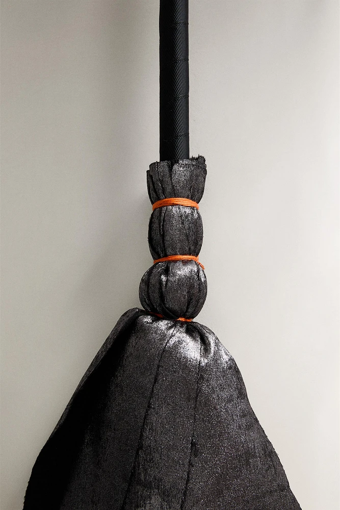 CHILDREN'S HALLOWEEN WITCH COSTUME BROOM