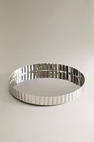 ROUND METAL TRAY WITH SCALLOPED EDGES