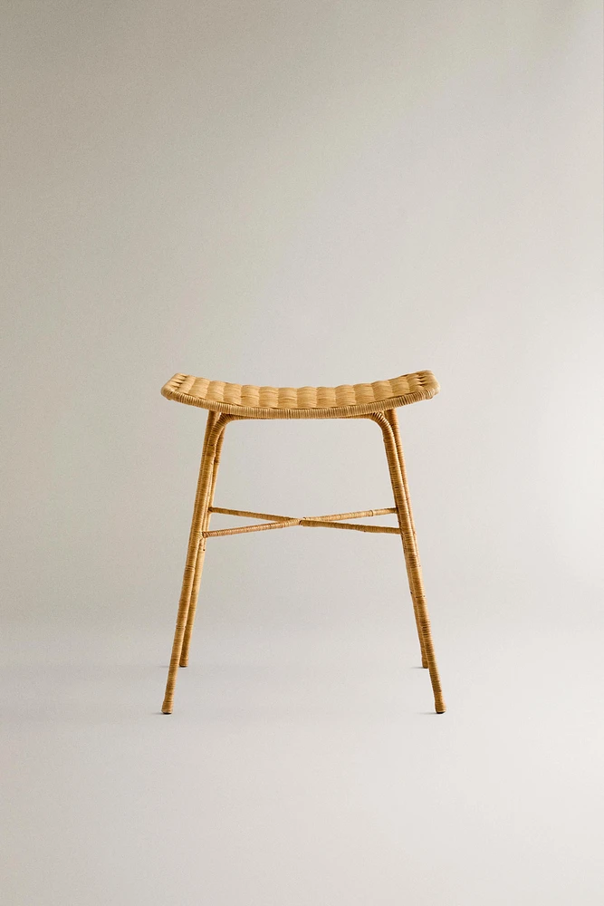 METAL STOOL WITH WOVEN RATTAN