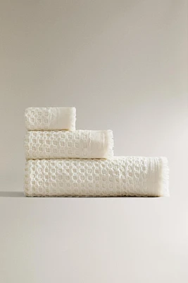 WAFFLE-TEXTURED TOWEL WITH FRINGING