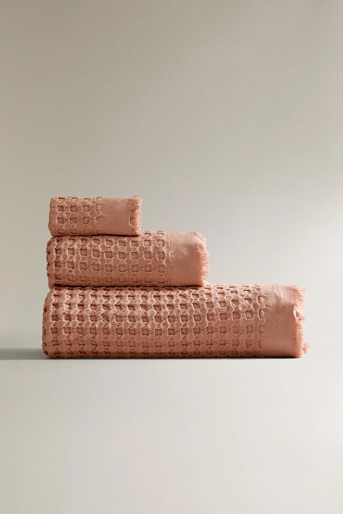 WAFFLE-TEXTURED TOWEL WITH FRINGING