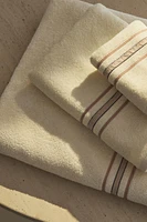 TOWEL WITH CREASED EFFECT BORDER