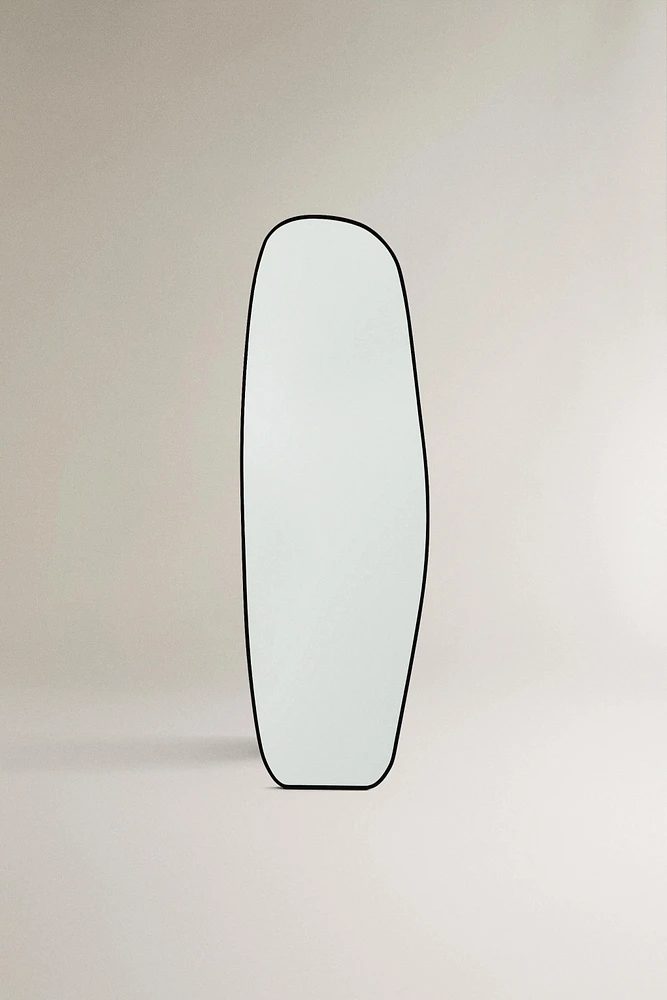 IRREGULAR-SHAPED MIRROR