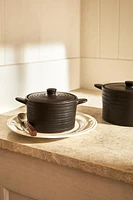 STONEWARE COOKING POT WITH LID AND RAISED DETAILS