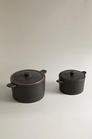 STONEWARE COOKING POT WITH LID AND RAISED DETAILS